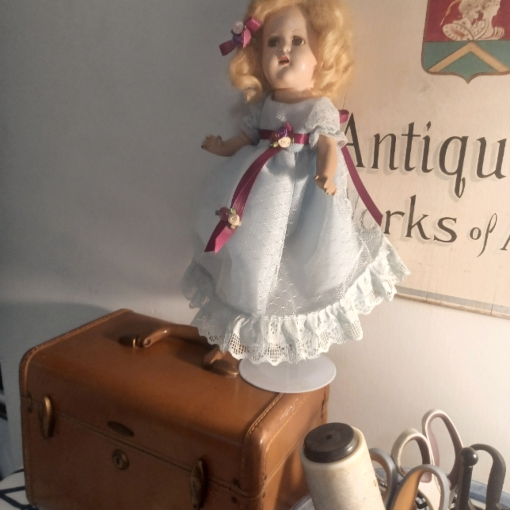 1930 11 inch composition Shirley doll sleep eyes all orig